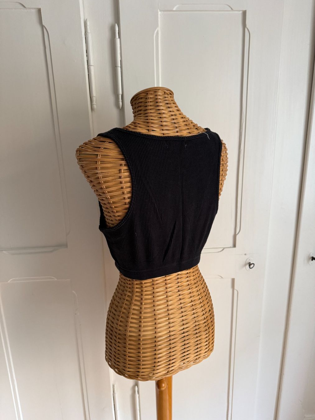 Tops: REWORK - cropped Top schwarz S – D'occasion à Zürich par Diazaio 2