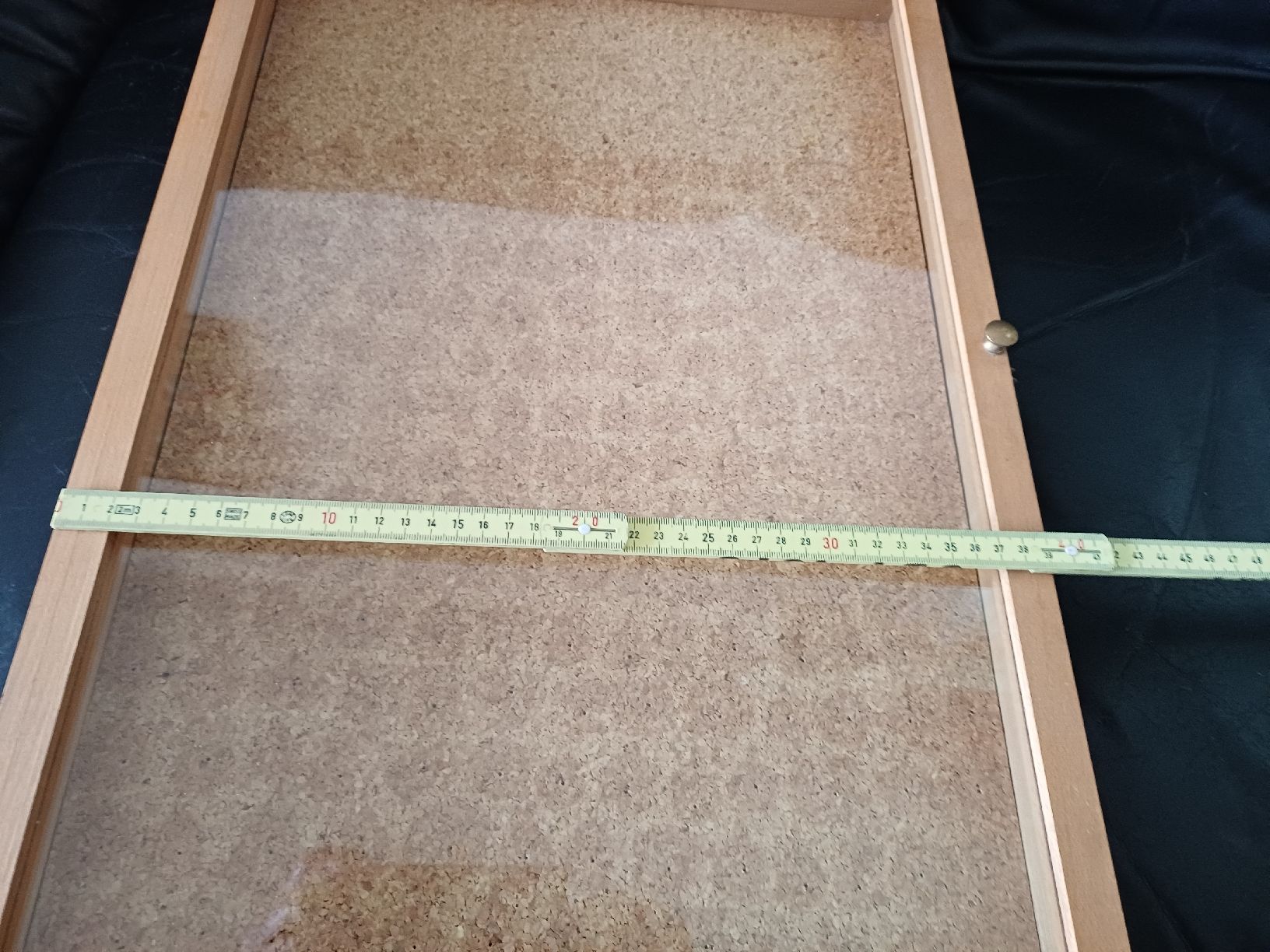 Vitrines: Vitrine Holz mit Kork und Glas – D'occasion à Ebersecken par Napf08 5