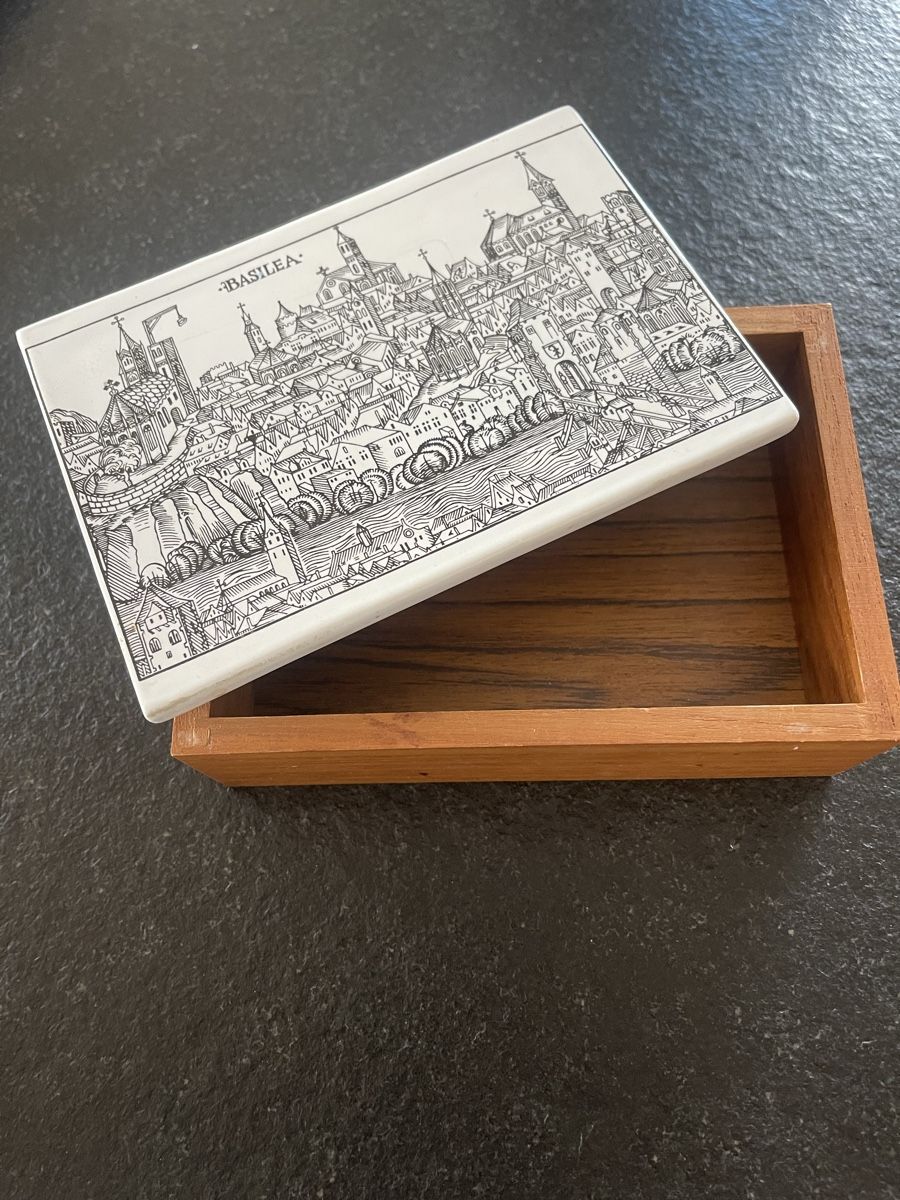 Portagioie: Vintage Basel Holzbox mit Keramikdeckel – Nuovo (secondo la descrizione) da Laufen venduto da car_2fnm