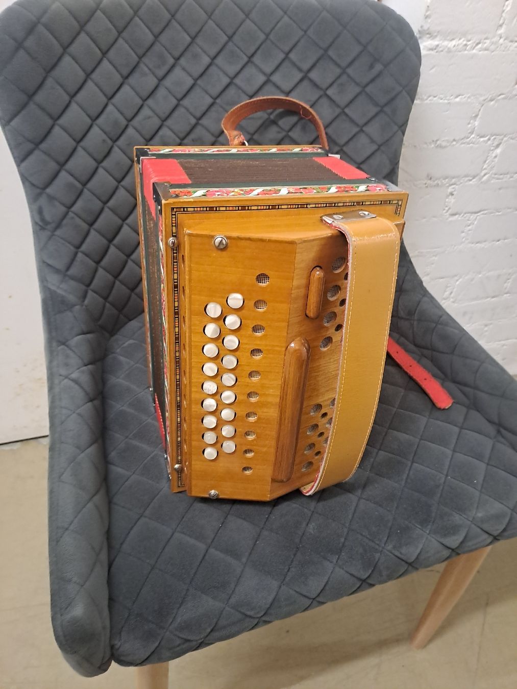 Strumenti musicali: schwyzerorgeli ton B Klein model  – Usato da Villeneuve venduto da BibiVintage 6