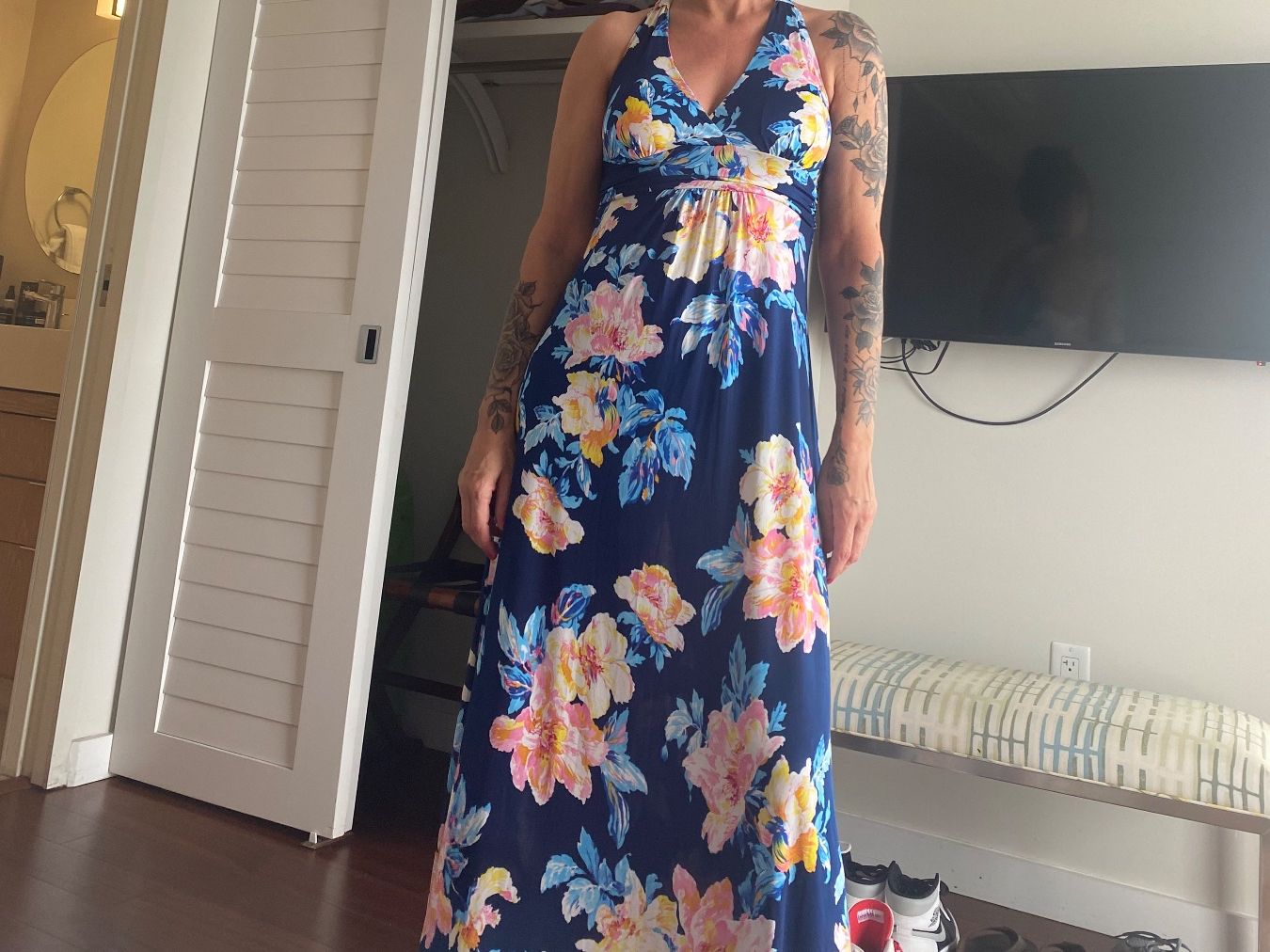 Kleider: Hawaii Kleid neuwertig kaum getragen – Gebraucht aus Kriens von Pilatu