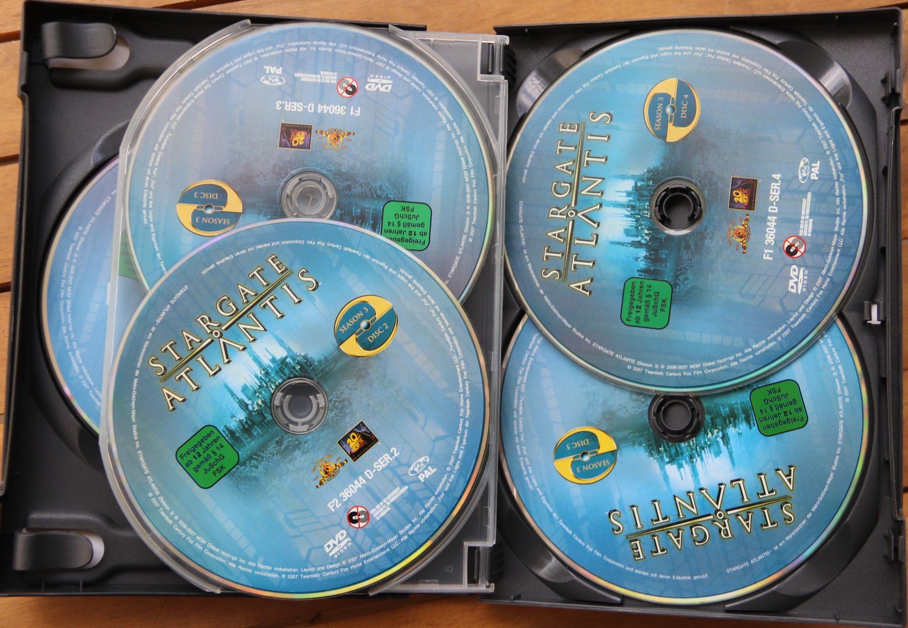 Tutti i DVDs: Stargate Atlantis Season 3 – Usato da Glattfelden venduto da Sirax 4