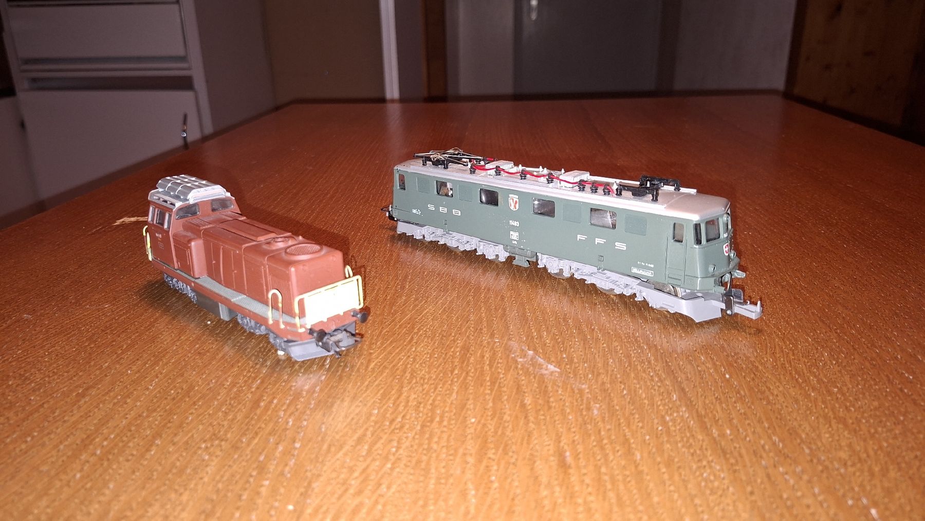 Lima Trains électriques: H0 DC Bm 4/4  läuft. SBB Ae 6/6 Defekt. – Défectueux à Pfäffikon ZH par gub_2j76 1