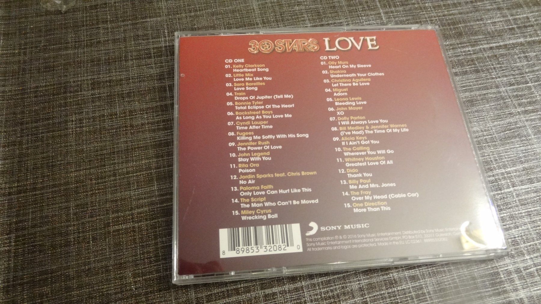 CD: 30 Stars - Love CD – Usato da Olten venduto da Disc-Ausverkauf 1
