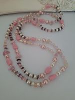 Sehr lange Vintage Zauberhafte Kette in Pastell