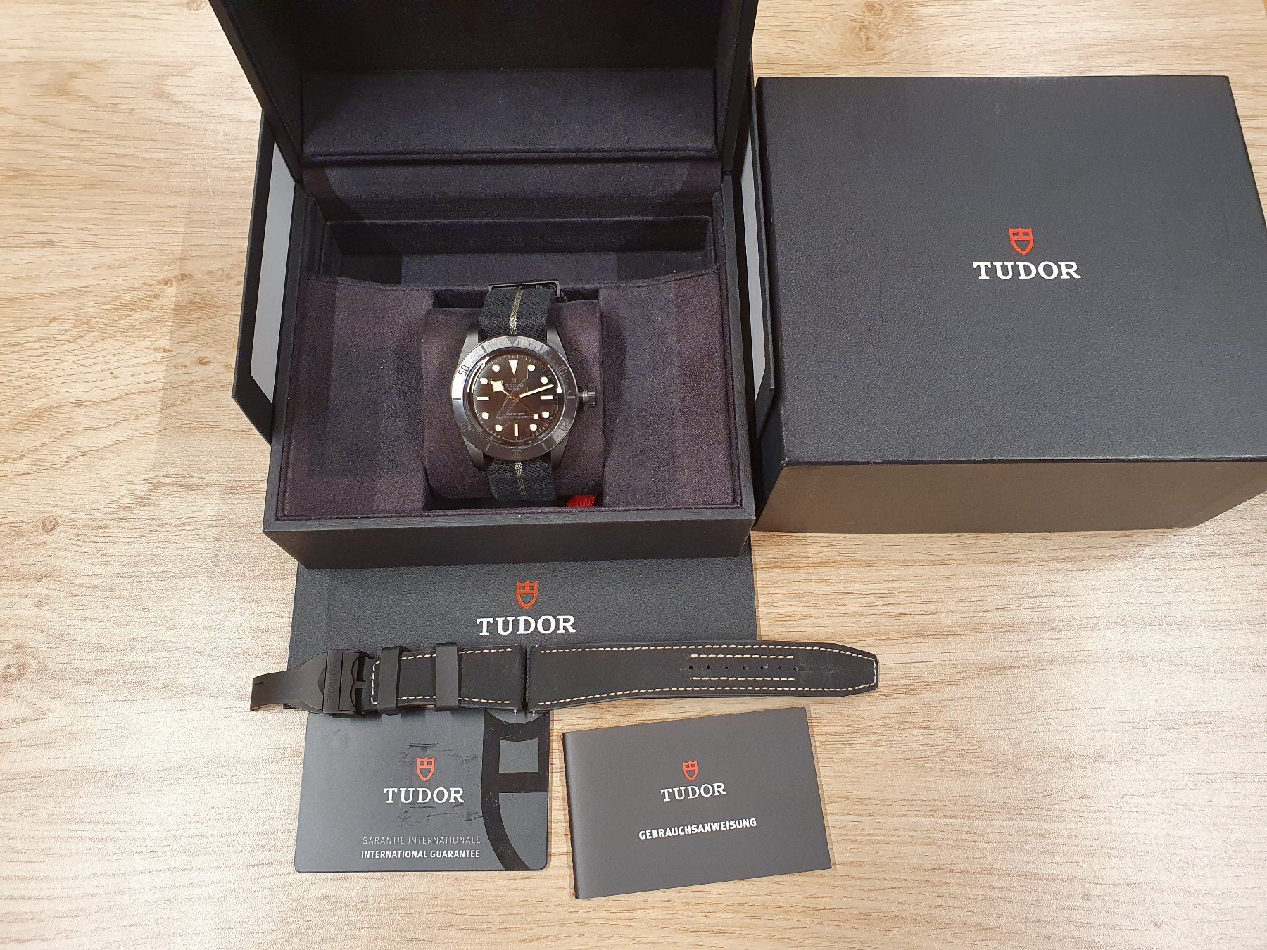 Tudor Orologi: Tudor Black Bay Ceramic / 2025 / Full Set – Nuovo (secondo la descrizione) da Binn venduto da STI-SWISS