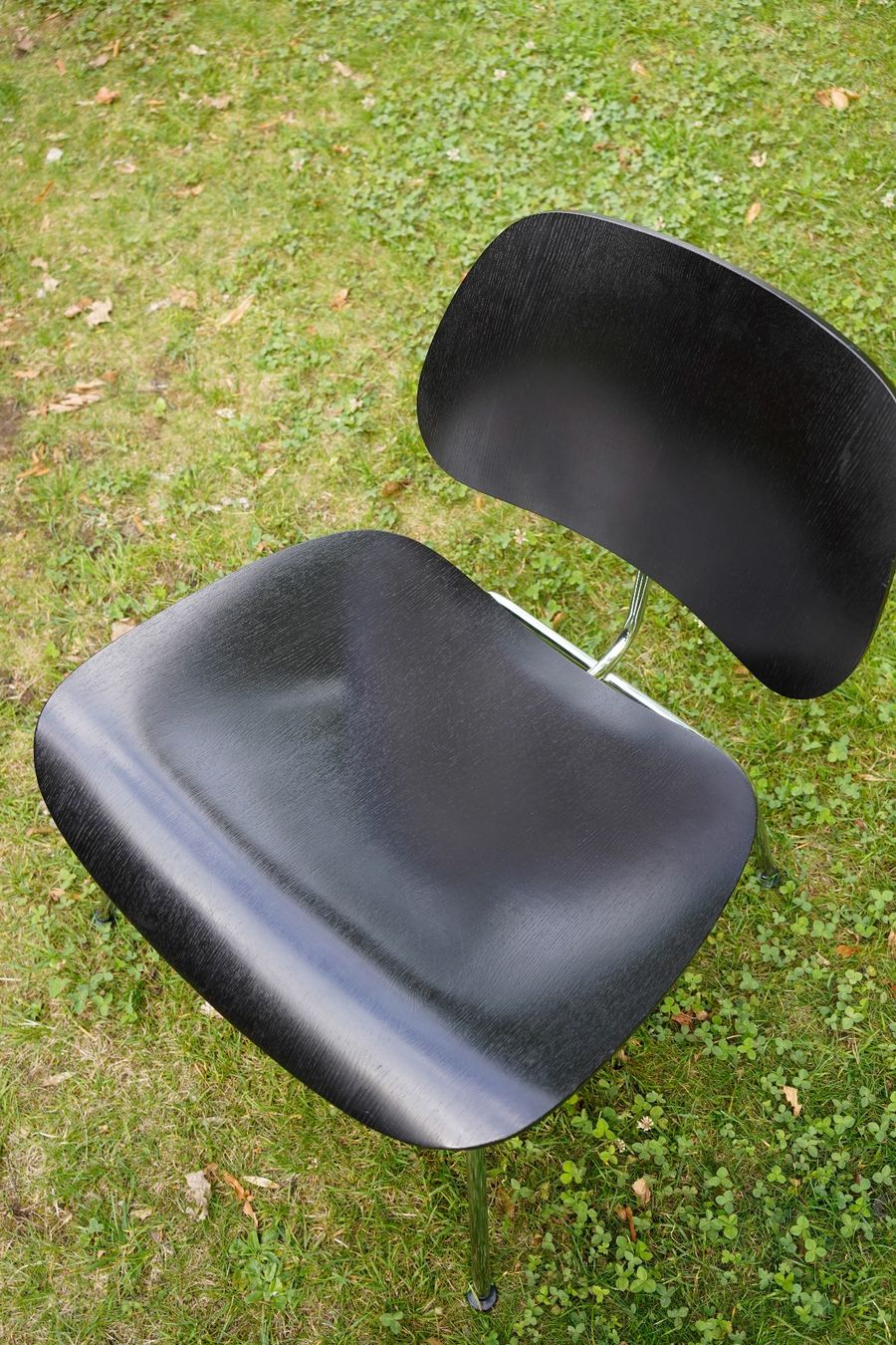 Vitra Sessel: Vitra Eames LCM Sessel Schwarz – Gebraucht aus Spiez von demiseum 2