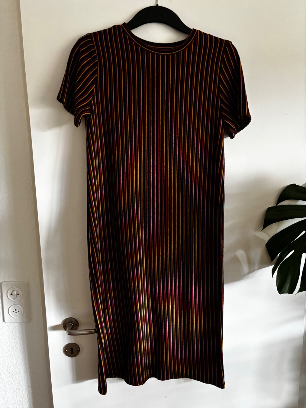 Zara Vestiti: Cooles Kleid im Grösse M – Usato da Oberengstringen venduto da mad_yc6r