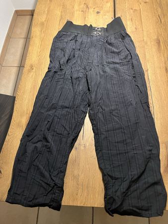 Schwarze Hose