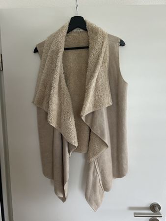 Beige Kunstlederweste mit Teddyfutter aus Au, Grösse L – Top