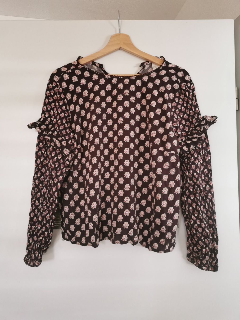 Blusen: Bluse Blumenmuster – Gebraucht aus Luzern von larissa_n