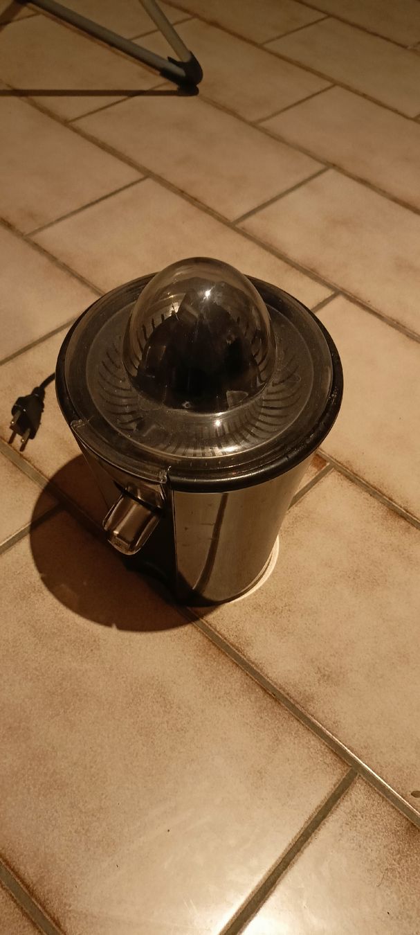 Elettrodomestici da cucina: Pressoir pour jus d'orange électrique. – Usato da GENEVE venduto da goldforall