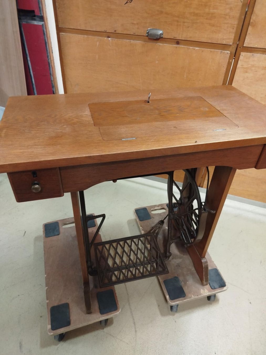 Nähmaschinen: Machine à coudre ( nr 12 ) – Gebraucht aus La Chaux-de-Fonds von Emmaus2300CDF