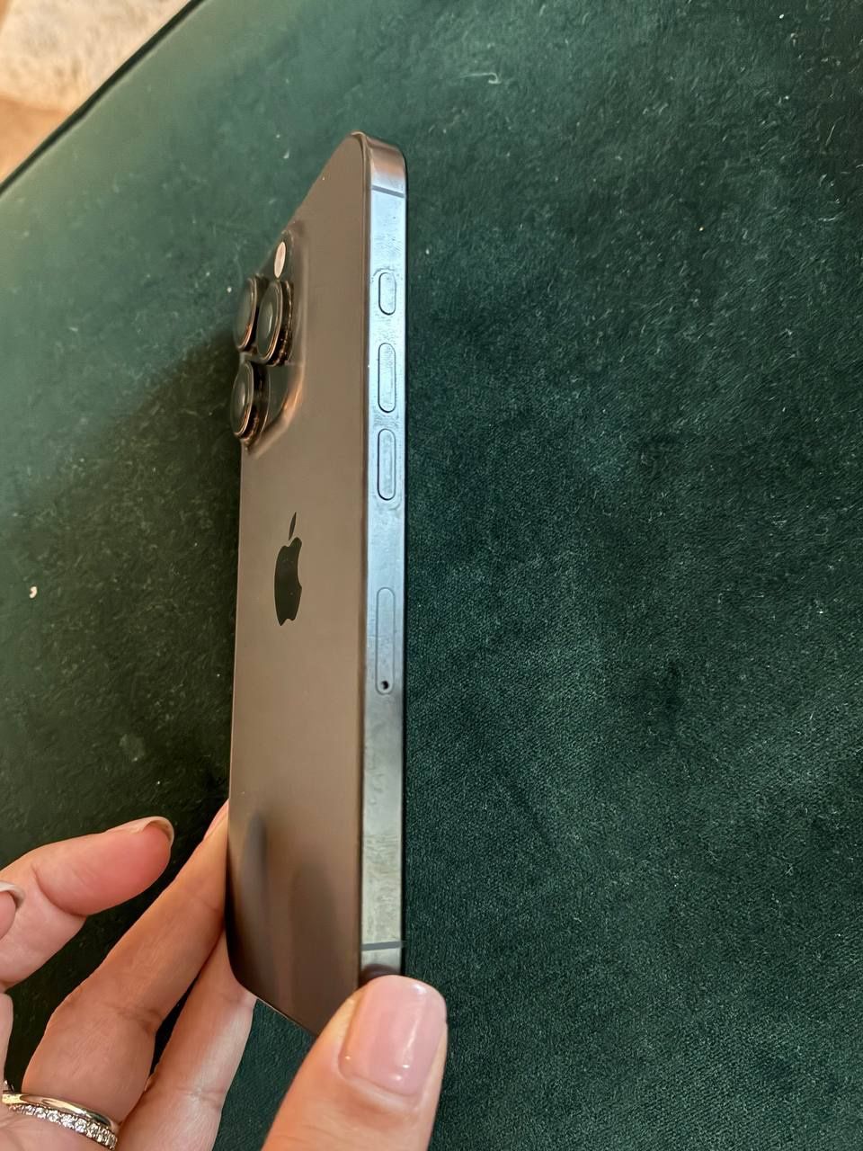 Apple Telefoni cellulari / Smartphones: iPhone 16 pro / 256 GB / Black Titanium – Usato da Zürich venduto da tal_9vpj 4