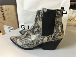 Stiefeletten aus Kunstleder