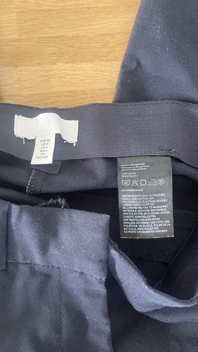 H&M Pantaloni: Damenstoffhose Gr.36 dunkelblau – Usato da Zollikofen venduto da Michel_A 1