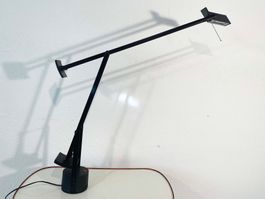 Neuwertige Tizio Lampe, Versand