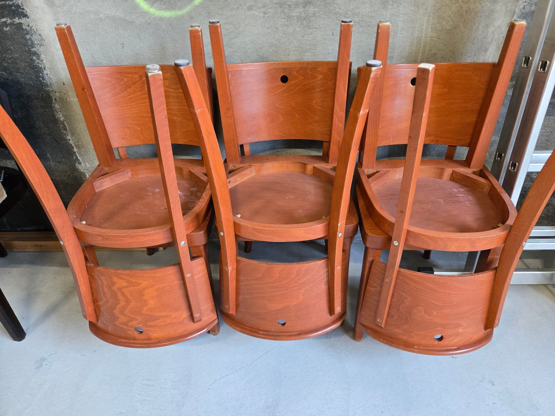 Sedie: 10 Stühle, Holz, massiv – Usato da Winterthur venduto da meinweinkeller 1