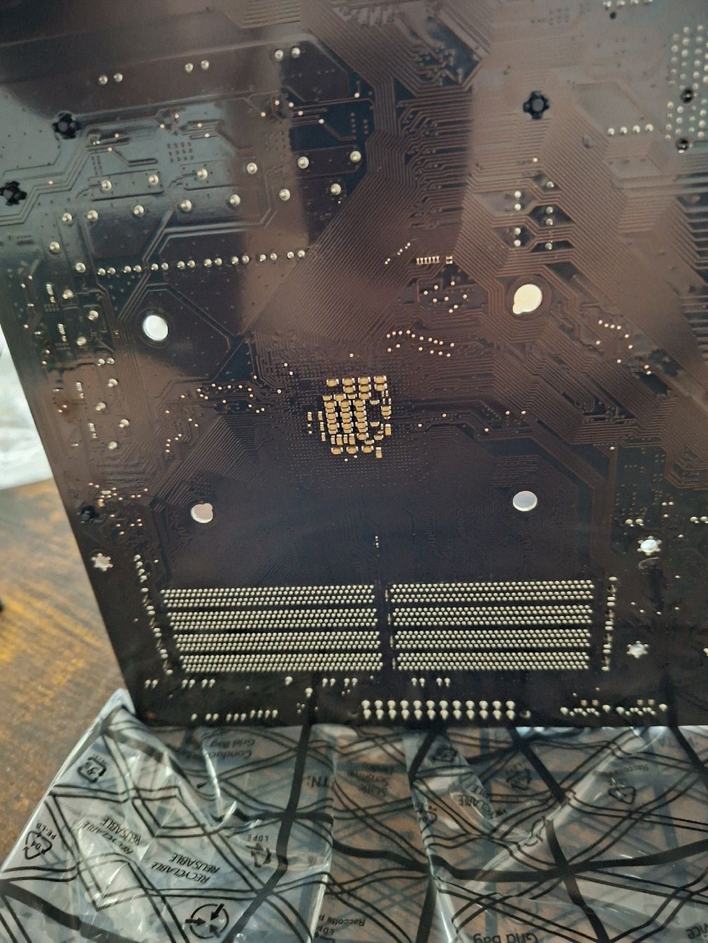 Gigabyte Mainboards: Gigabyte b450 elite mit ryzen 5 2600 – Gebraucht aus Münchenstein von Gena1982 2