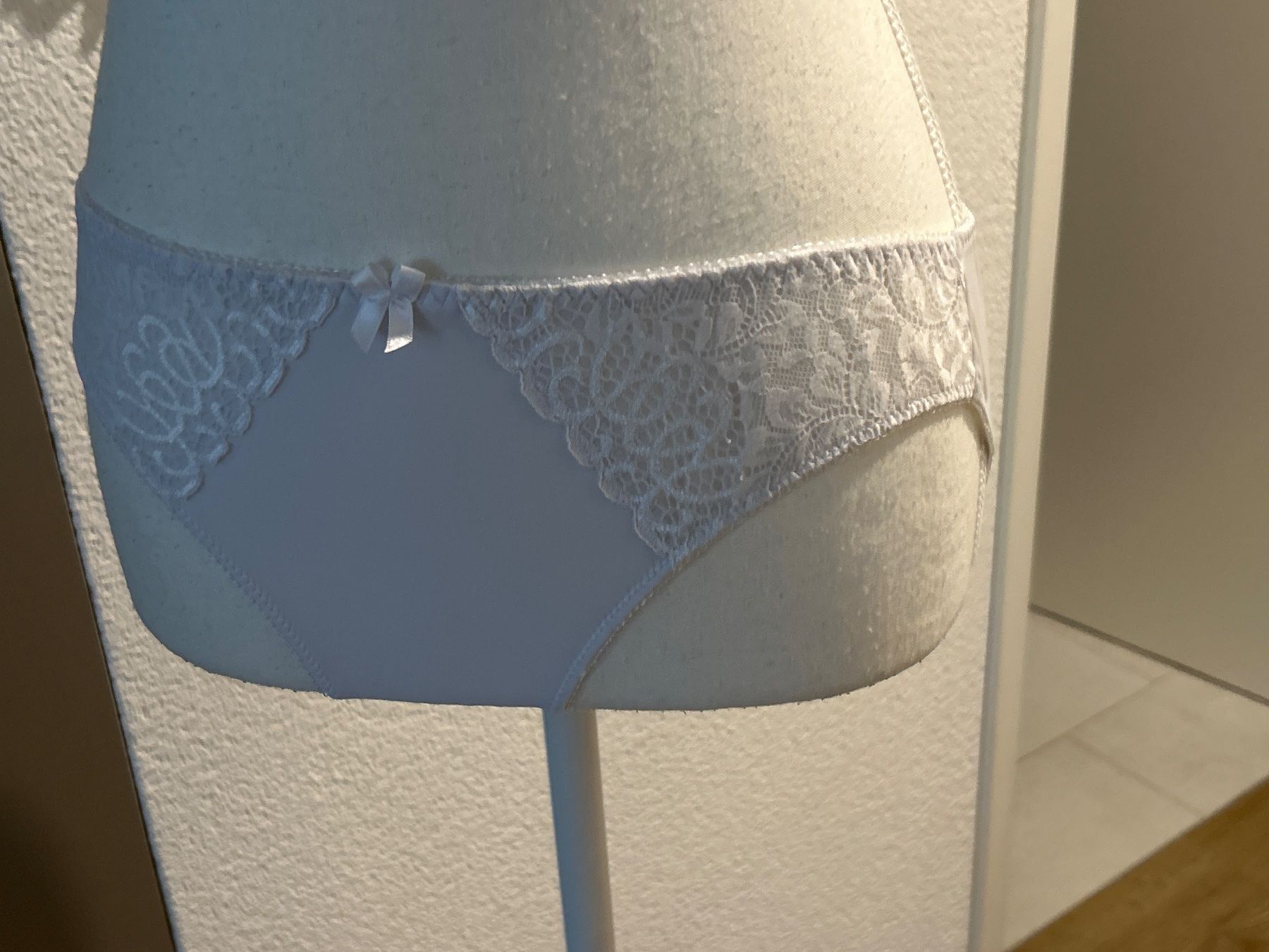 Altra biancheria intima: Damen Slip weiss mit Spitzen – Usato da Brunnen venduto da Nala2929 3