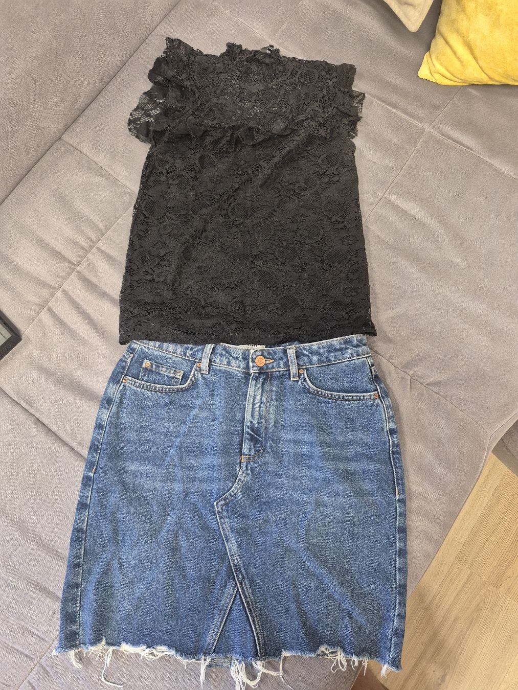 Lotti di vestiti: ensemble jupe 36 + top xS élastique  – Usato da St-Pierre-Clages venduto da _RV