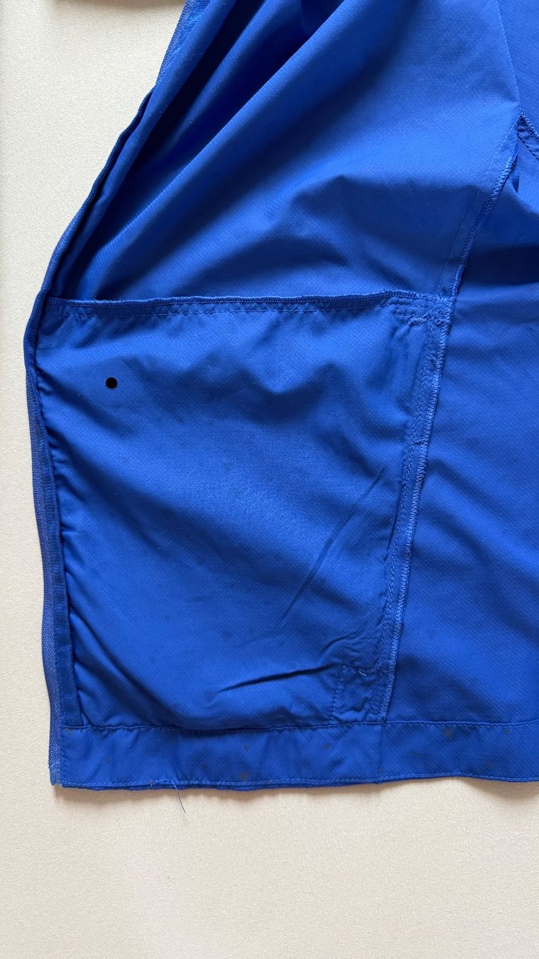 Asics Giacche: Asics leichte Windjacke Running Gr. S blau – Usato da Birsfelden venduto da Nic21 4