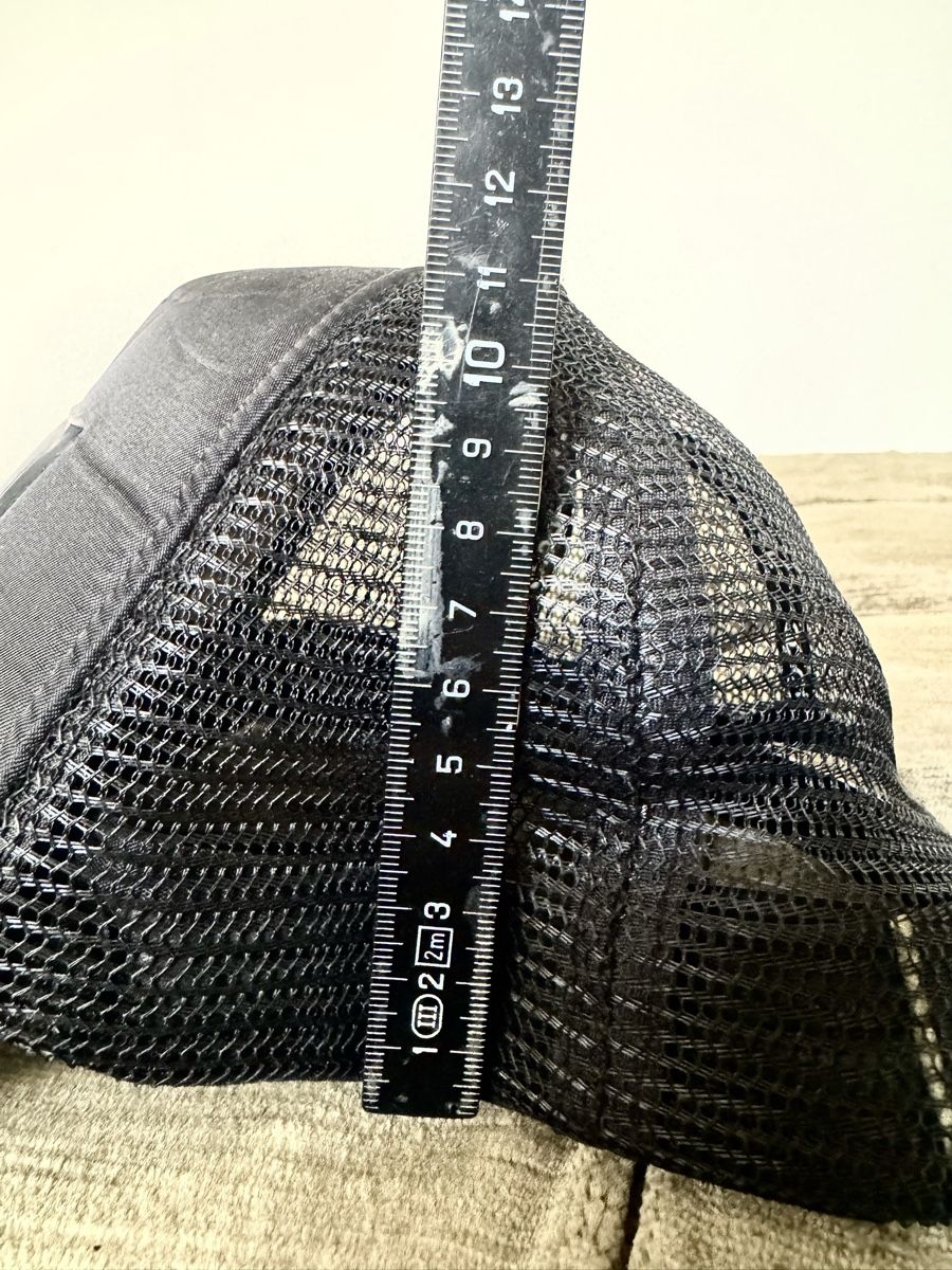 Copricapi, berretti & cappellini: CHANEL Kappe Netz Riemenverschluss schwarz Polyester Baumwol – Usato da Kilchberg ZH venduto da Suisse500 2