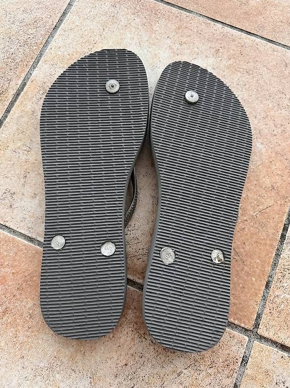 Scarpe da uomo: Neue Havaianas slim 41-42 – Usato da Zumikon venduto da Fahrgaestin 1