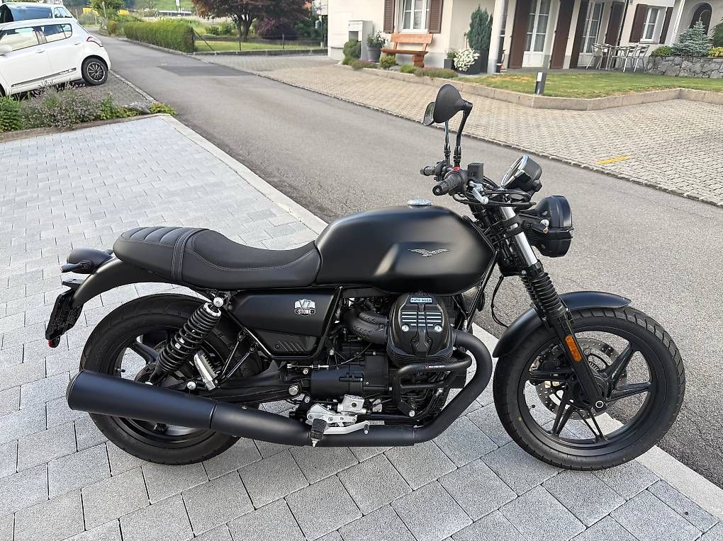 Strada: Moto Guzzi V7 Stone – Usato da Seewen SZ venduto da mdlo