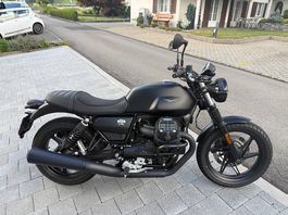 Moto Guzzi V7 Stone