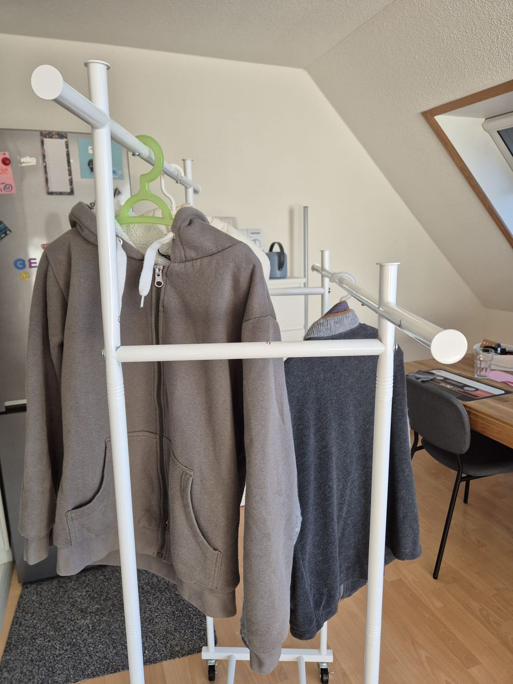 Autres décorations & accessoires: Doppel Kleiderstange mit Räder – D'occasion à Niederhasli par lenoxx 1