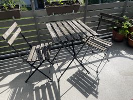 Ikea Balkontisch mit zwei Stühle