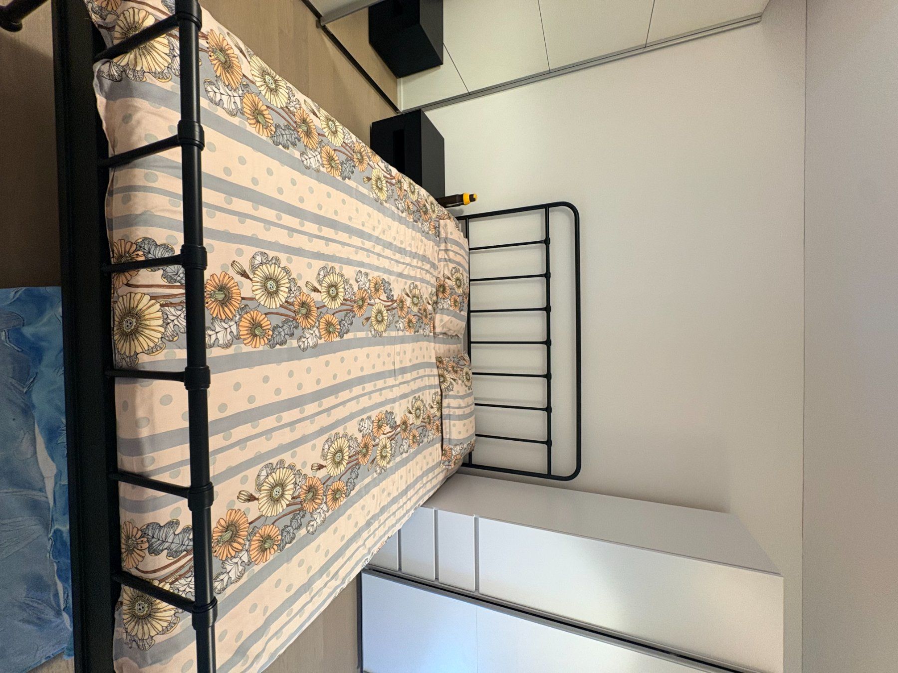 Ikea Betten: IKEA King size bed, single king size mattress and protector – Gebraucht aus Zürich von akh_7xjv 1