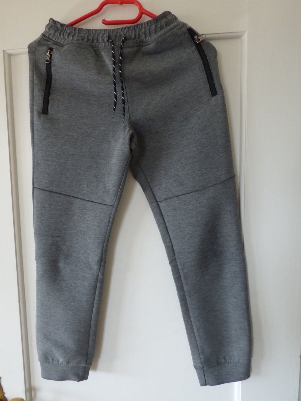 Pantaloni: Kinder Trainerhose Gr. 140 – Usato da Zürich venduto da Goulliver
