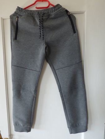 Kinder Trainerhose Gr. 140