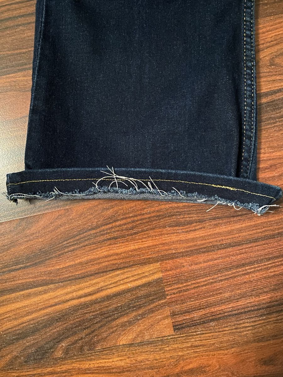 H&M Jeans: Dunkelblaue Schlaghose/ flared Jeans – Usato da Gretzenbach venduto da Lina.67 5