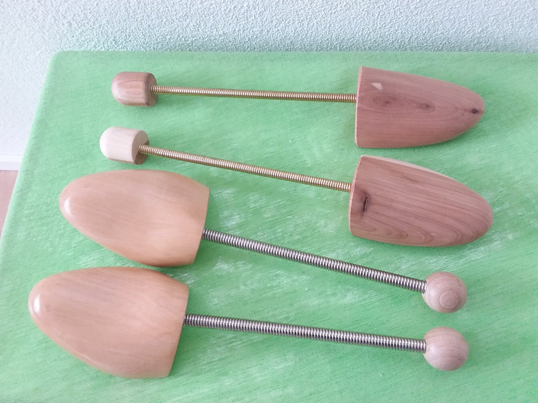 Altro in  Abbigliamento & Accessori: 2 Holz Schuhspanner, 2 Grössen, NEUWERTIG – Usato da Uitikon Waldegg venduto da Risibisi7