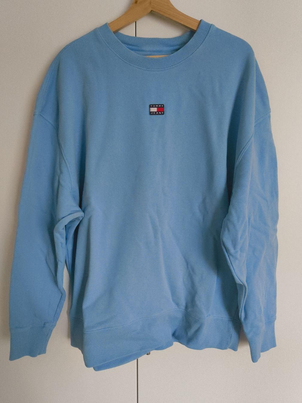 Pullover & Sweatshirts: Tommy Jeans Sweatshirt, Grösse L, hellblau – Gebraucht aus Bern von TxZ