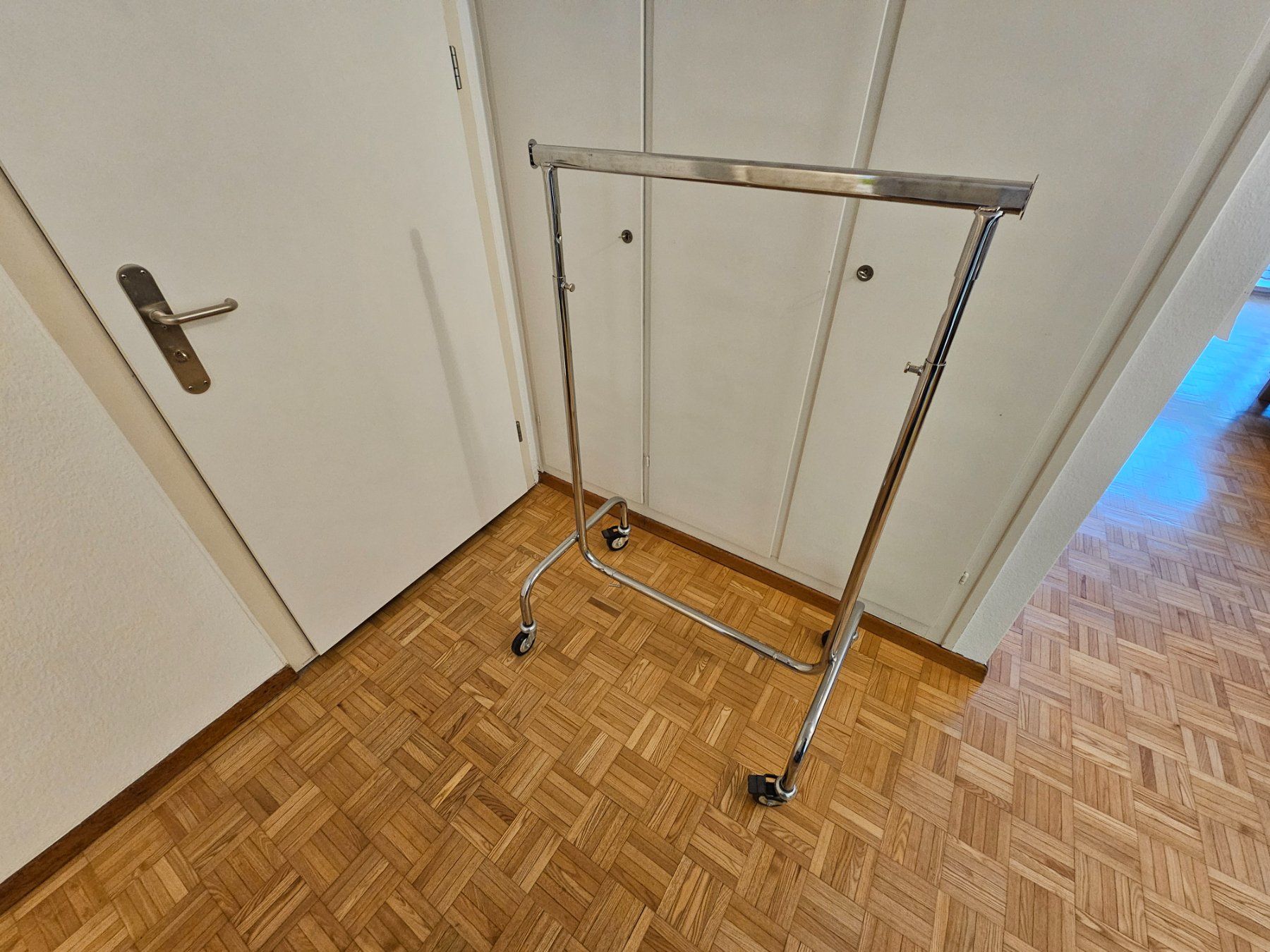 Porte manteau: Mobiler Kleiderständer / Profi-Modell – D'occasion à Dietikon par Taps2 1