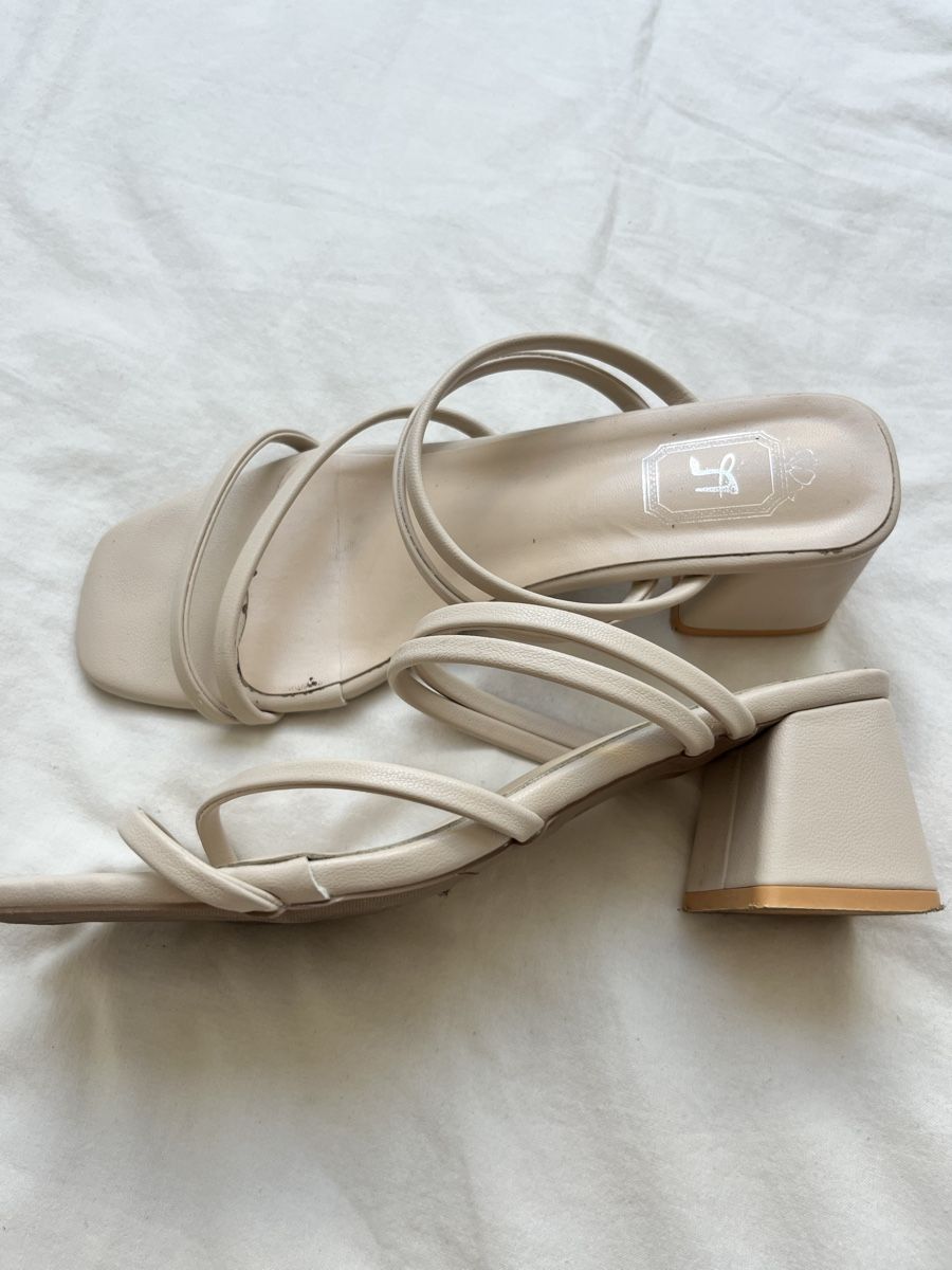 Scarpe da donna: Sandales beige taille 38 – Usato da Lonay venduto da jes_8znz 1