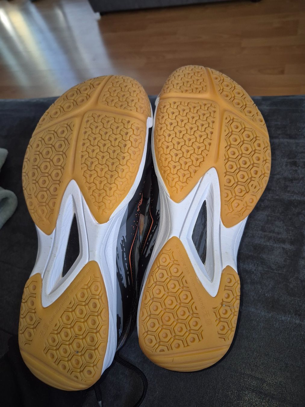 Scarpe per ragazzi: Hallenschuhe Gr.41 (40) – Usato da Samstagern venduto da 79mace21 2