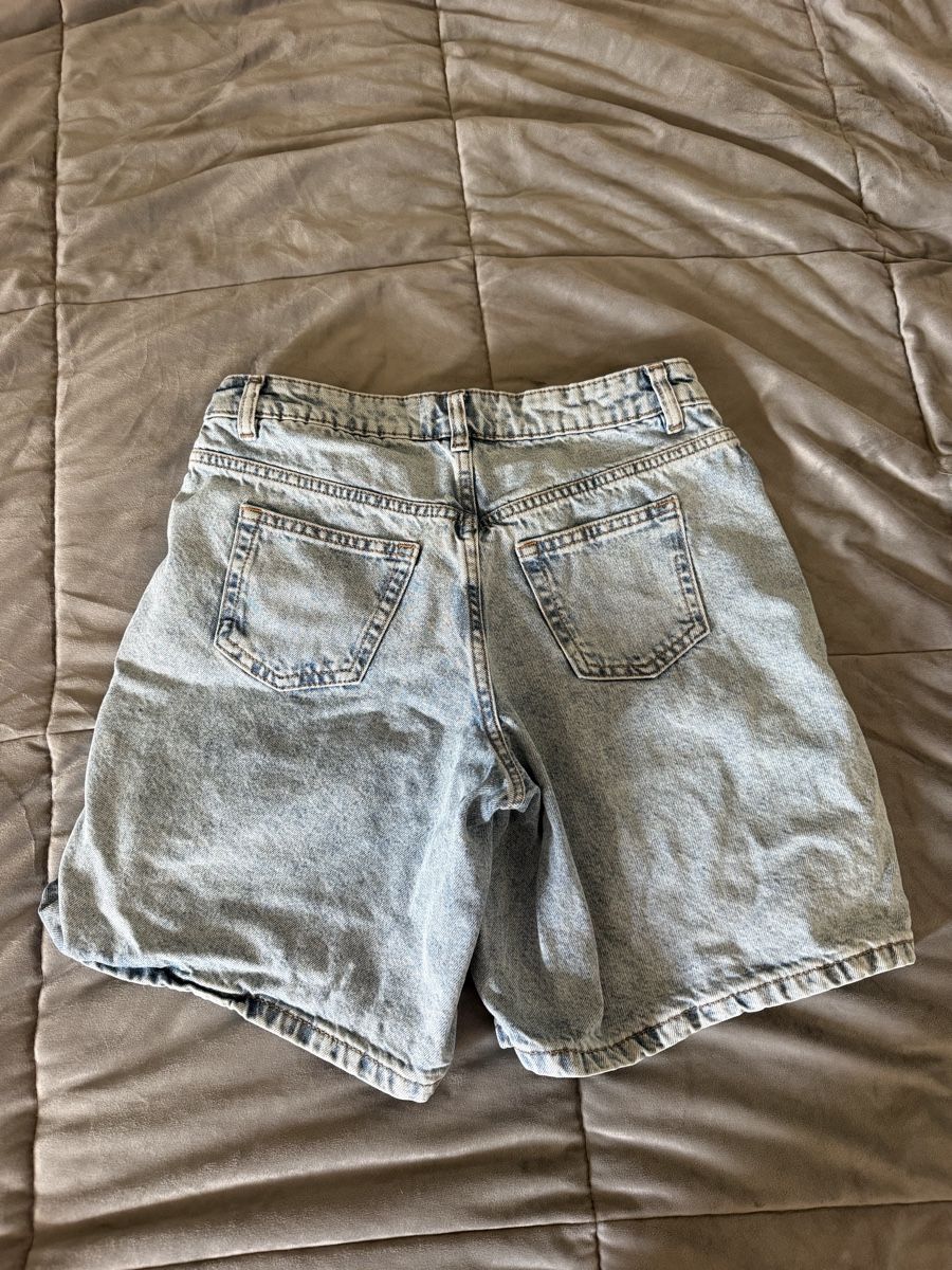 Pantaloni: Short – Usato da Montsevelier venduto da Duna2210 1