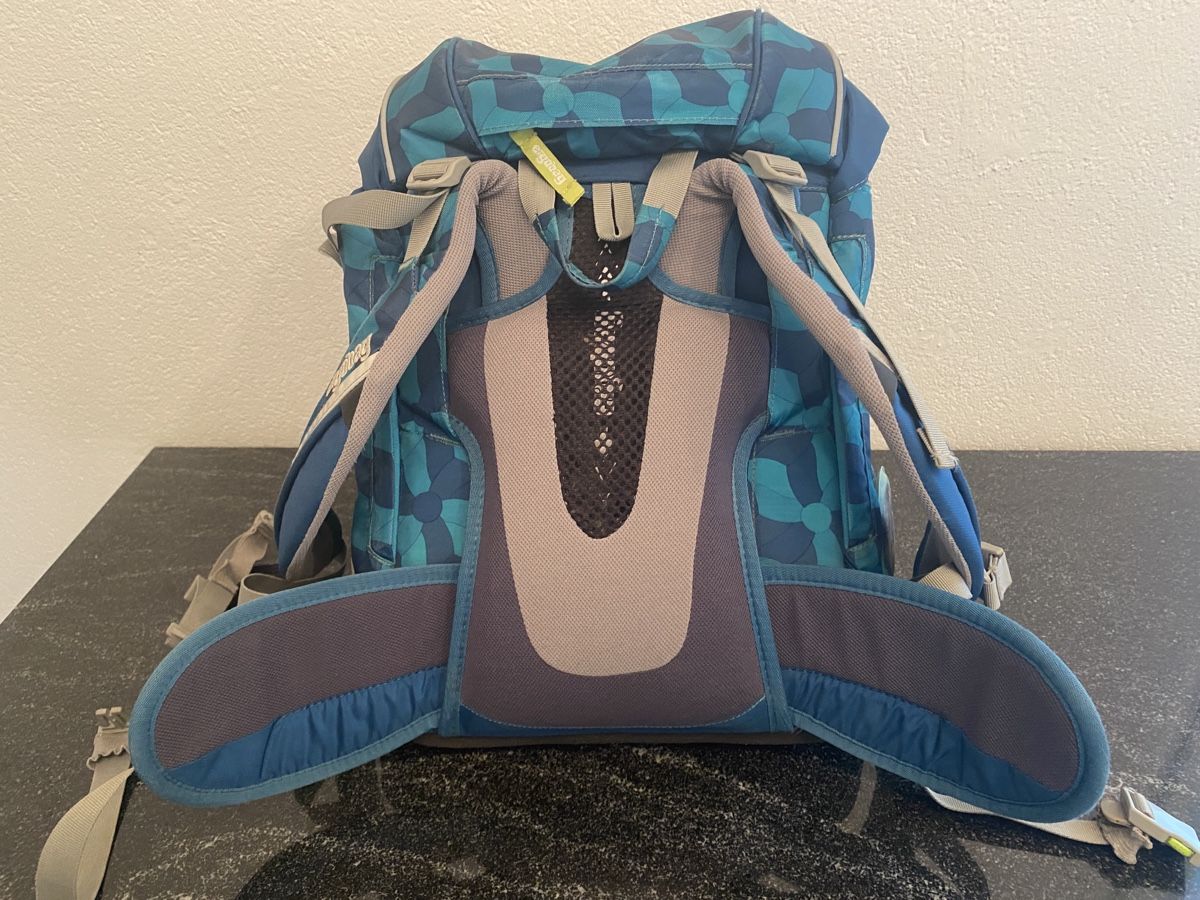 Ladenausstattungen & Messebau: Ergobag Schulrucksack mit Sportrucksack – Gebraucht aus Stäfa von Protea3 5