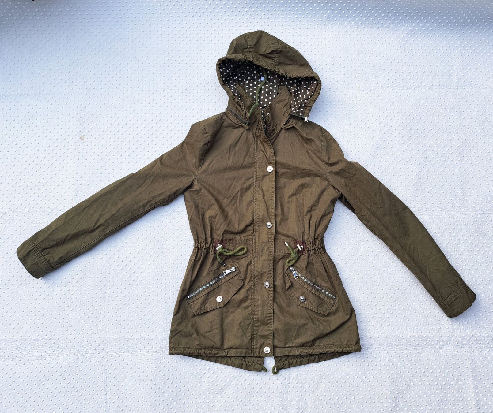Giacche: Khaki Übergangsjacke mit Kapuze, Grösse XS – Usato da Gysenstein venduto da joshuas81