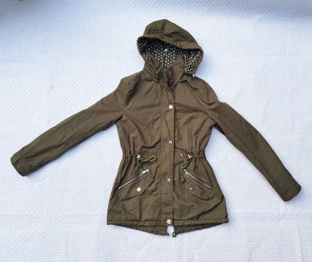 Khaki Übergangsjacke mit Kapuze, Grösse XS