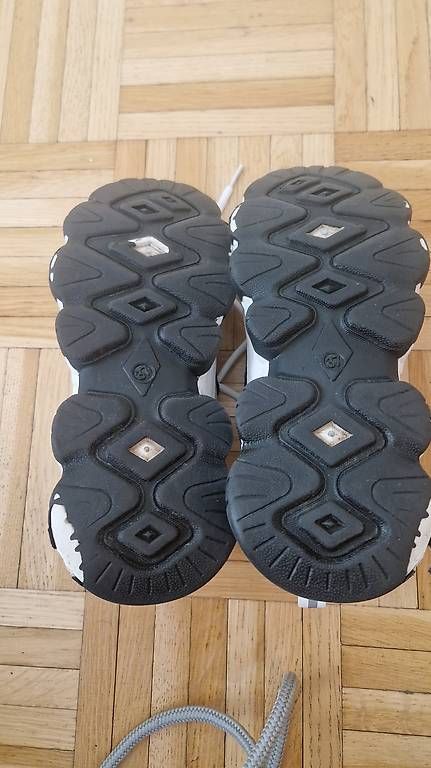 Scarpe da donna: Turnschuhe Grösse 37 (gebraucht) – Usato da Hombrechtikon venduto da 4ms 1