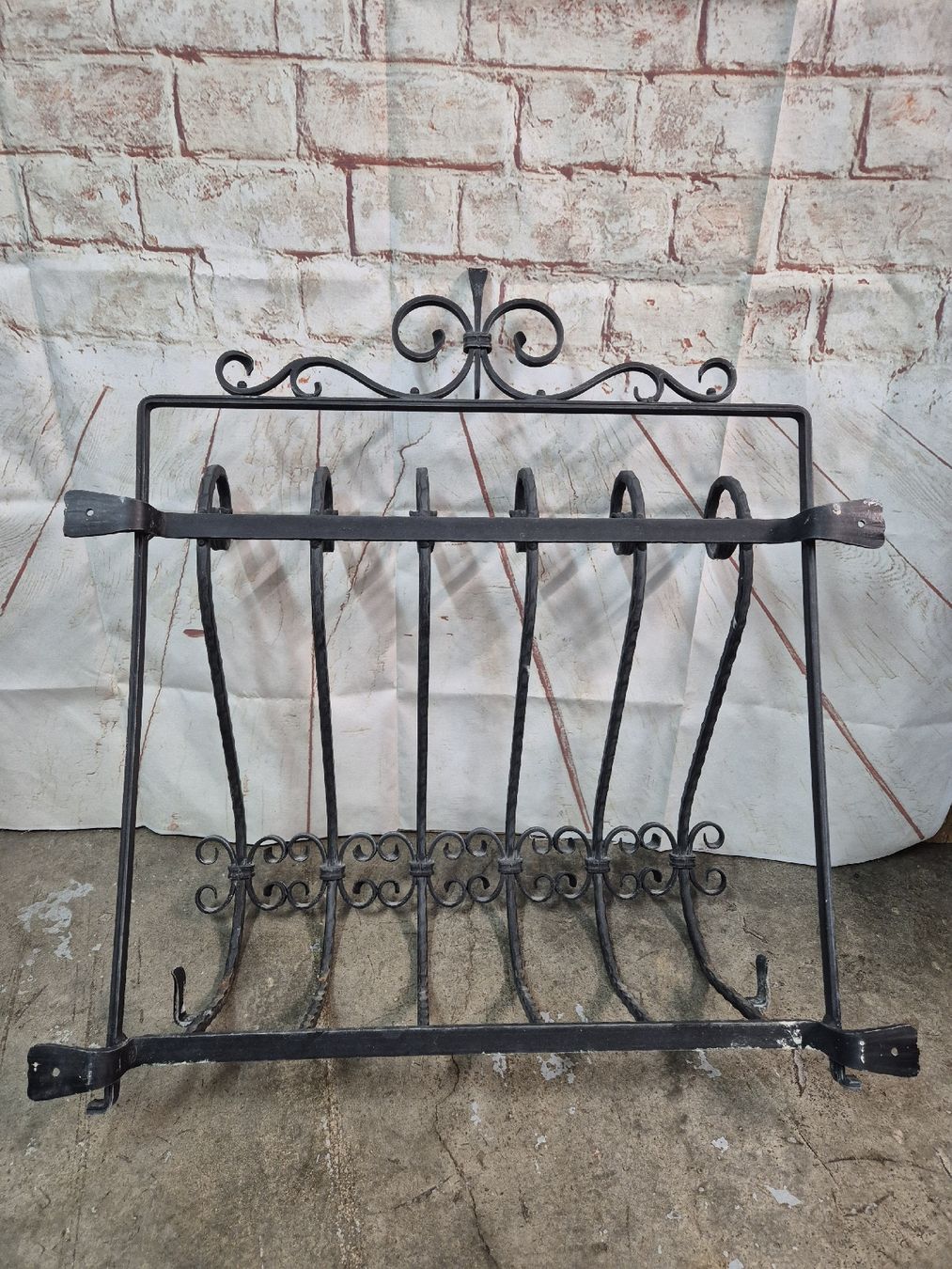 Gitter & Roste: Grille en fer forgé pour fenêtre  – Gebraucht aus Le Locle von CHEGUA 3