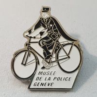 AA275  Pin Musee de la Police Geneve Velo Bike Polizei Genf