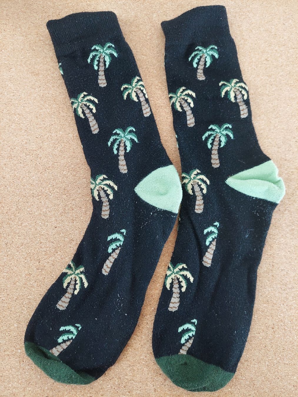 Socken: Socken mit Palmen – Gebraucht aus Neftenbach von Joyvdberg