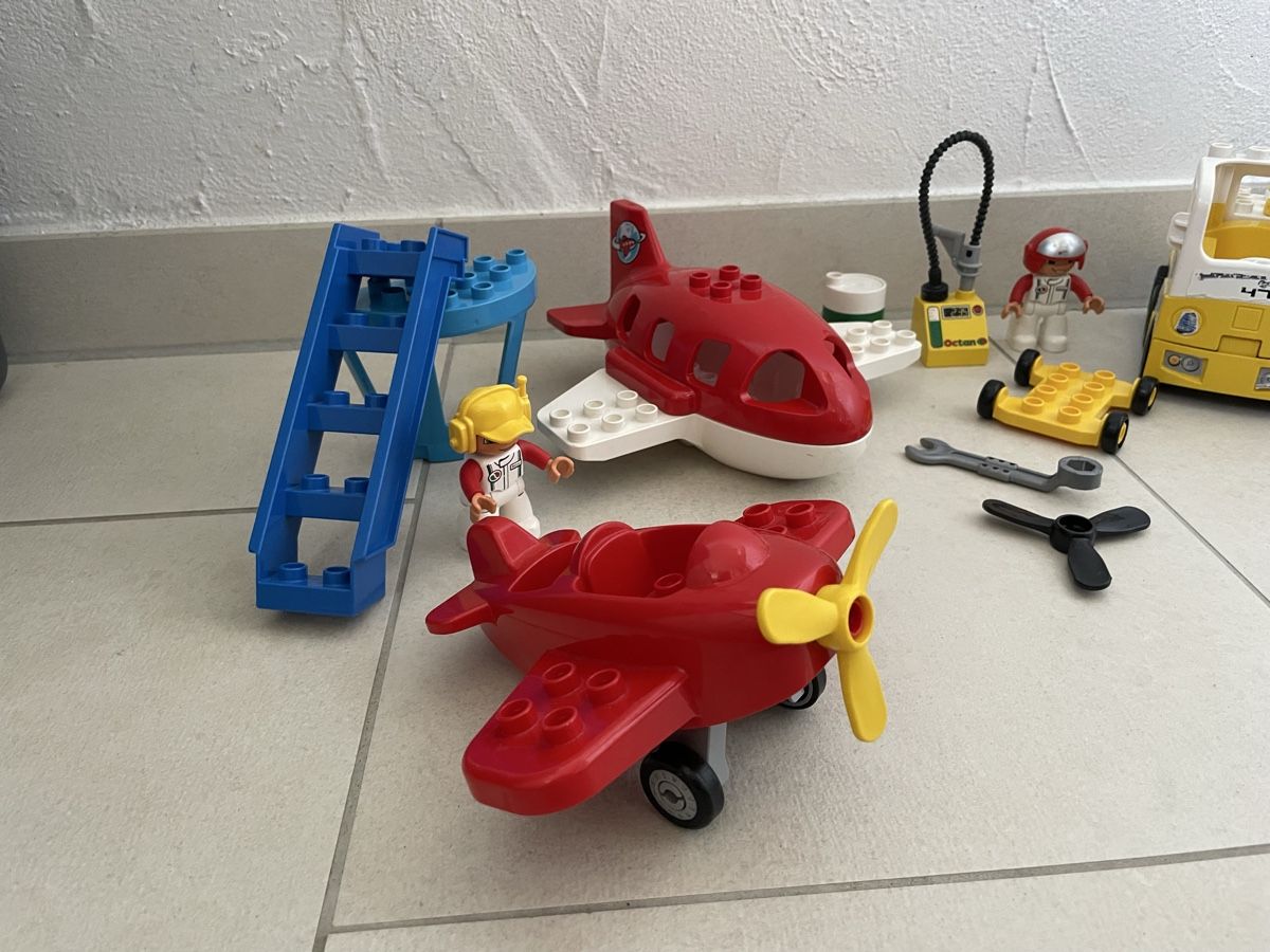 Lego Kit di costruzioni: Flughafen Set Lego Duplo, Flugzeug, Tanklaster – Usato da Willisau venduto da Kaja24 2